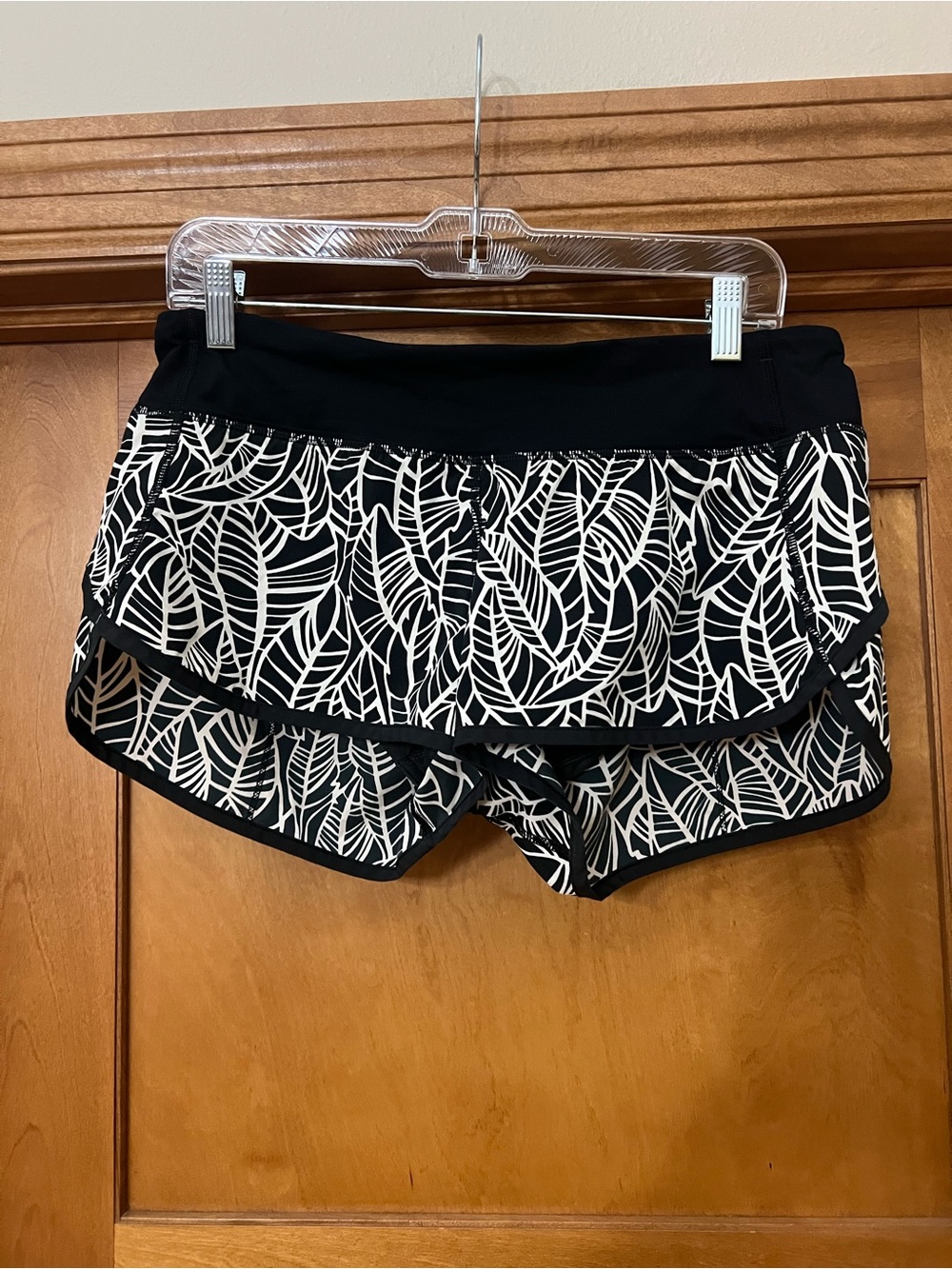 Lululemon Run: Speed Short *2-way Stretch Pretty Palm Black Angel Wing / Black 8 - Picture 3 of 10